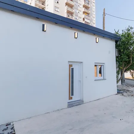 Baraka アパート ザダル