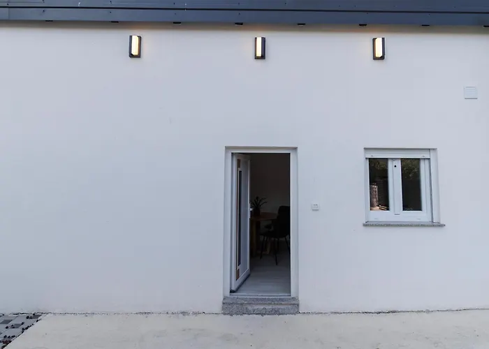 アパート Baraka ザダル